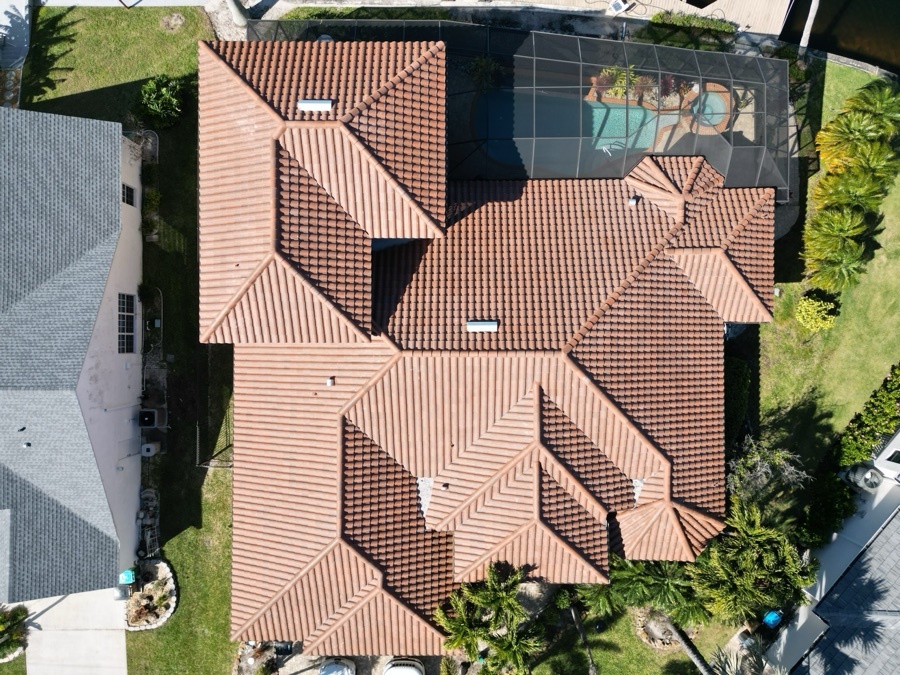 Level lp roof tile